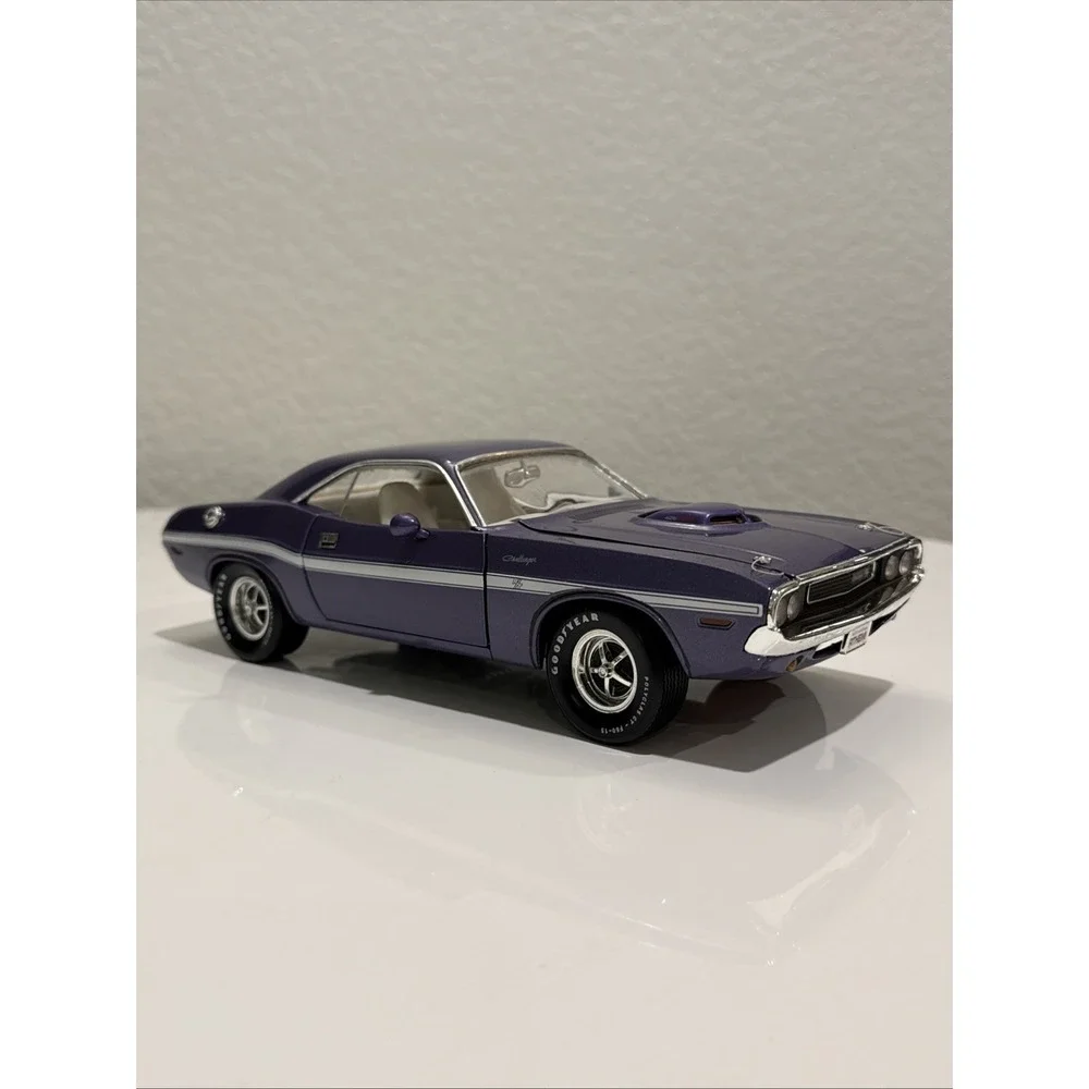 Ertl 1970 Dodge Challenger R/T Purple 1/18